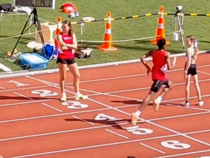 Connor Bowen 4x400m relay, lead-off leg